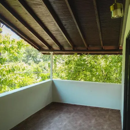 Bed and Breakfast Nomadas *